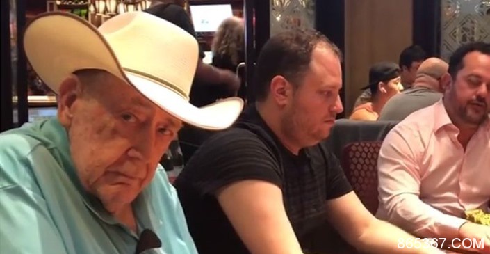 Gus Hansen晒扑克教父Doyle Brunson打牌的照片