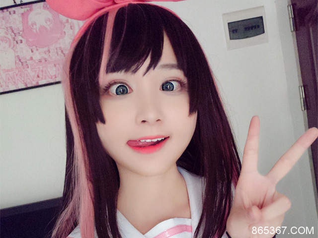 超萌表情包小妹Aliga梨嘉 Cosplay也都萌萌咑