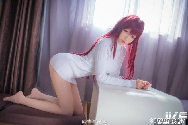 全身上下只穿一件毛衣挡不住的「巨乳长腿」 超萌cosplayer青青子！