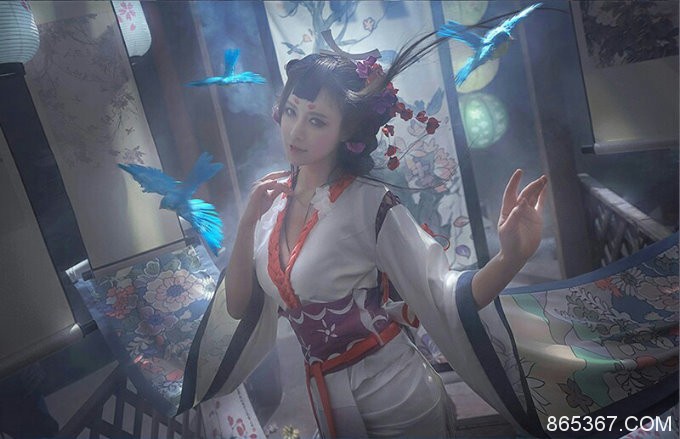 女神级中国coser「真的菜菜」 爆表魅力让众人想被她踩在脚下！