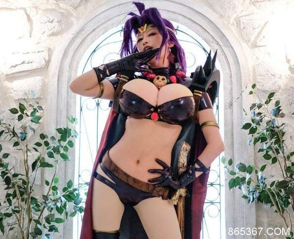 cosplay巨乳道具秀逗魔导士「白蛇娜卡」 还原不科学身材