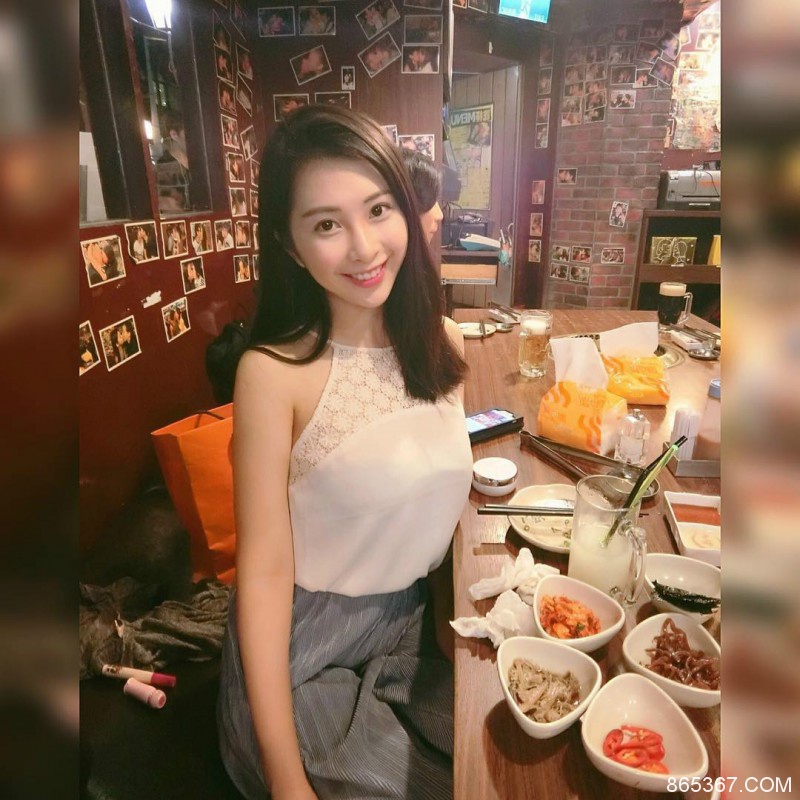 台湾长荣空姐正妹Stephanie Chiu 隐乳美女完美身材藏不住