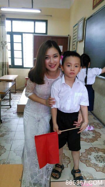 越南正妹老师甜美可爱 性感泳装迷倒学生爸爸