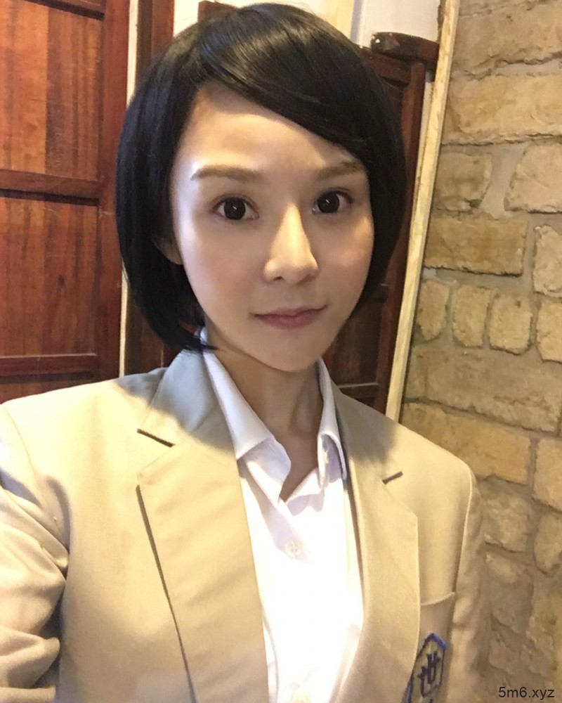 气质才女张品曦Falotta Chang如花似玉 优雅又性感