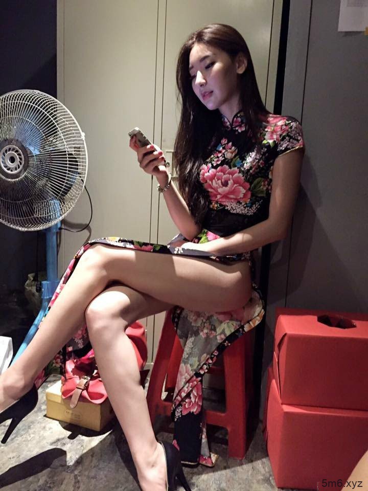 正妹美女新春特辑 性感旗袍美女正翻网友