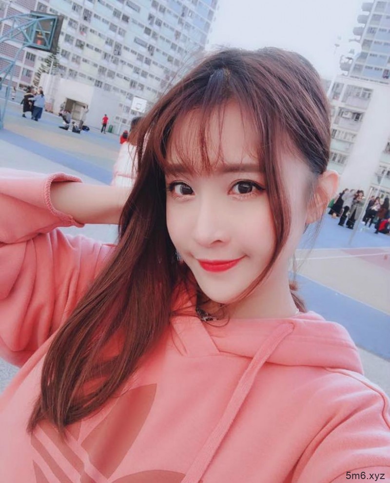 甜美麻豆正妹小漾 欣赏烟火嘟嘴萌颜美照超可爱