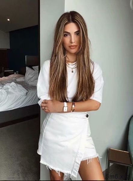 时尚辣模Negin Mirsalehi 性感八字奶吸粉四百多万